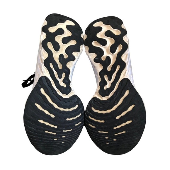 Nike React Infinity Run Flyknit 2 CT2357-101 White Black Size 10.5 - Picture 7 of 8